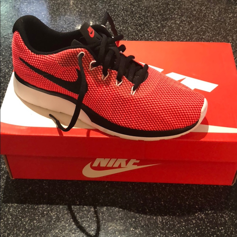 Nike Tanjun Racer NEW.   *Make me an offer*